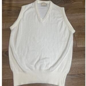 Vintage Lady Hogan vest sweater V Neck Size Medium light cream and soft!